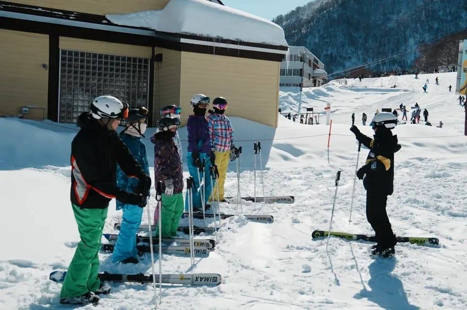 【札幌手稻滑雪一日遊】雙板滑雪中文教練課程